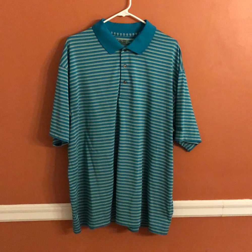 Men’s pullover short sleeve shirt. Size 2xl